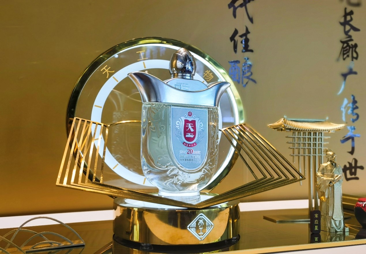 榮膺“華夏獎”，四特以匠心鑄非凡，彰顯中國特香白酒標桿力量